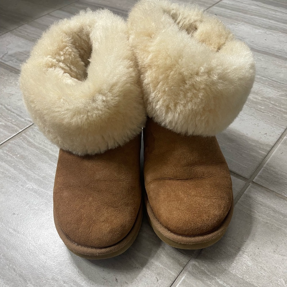 Bailey Button Chesnut Uggs